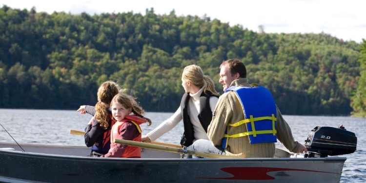 Family-Slowcation-Sweden-Wooden-Boat-Lake-Summer-Adventure-Sustainable-Travel